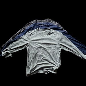 Lot of 3 Pre-Owned Mens SZ M Old Navy Active Tech L/S Shirts (Grey/Blue/DK Grey)